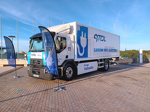 Renault Trucks presentó sus últimas novedades en el desarrollo de tractoras eléctricas.