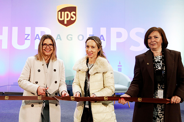 Romina Lorenzo, country manager UPS Iberia, Raquel Campos, directora general de planificación estratégica del Gobierno de Aragón y Margarita Sacristan, supervisora del centro UPS Zaragoza.