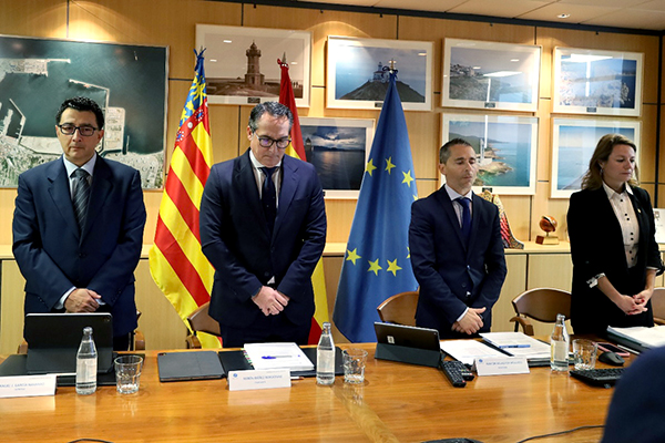 El consejo arrancó con un minuto de silencio en señal de duelo por las víctimas del incendio ocurrido ayer por la tarde en un edificio del barrio de Campanar de la ciudad de Valencia.