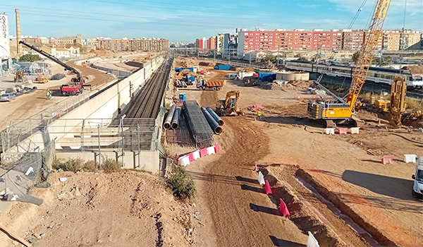 Obras en el canal de acceso a Valencia desde la zona sur.