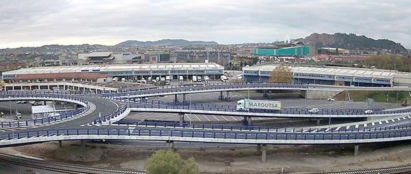 Imagen del acceso al puerto de Santander con las dos naves de Citrasa.