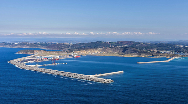 Imagen del puerto exterior de A Coruña, que reserva una zona para la energía eólica marina.