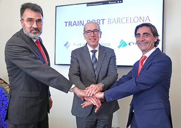 De izquierda a derecha, el presidente del Puerto,, Lluís Salvadó; el director general y presidente de la sociedad, i president de la societat Train Port Barcelona, José Alberto Carbonell; i el director general de Negoci i Operacions Comercials d’ADIF, Jesús Maria Campo, 