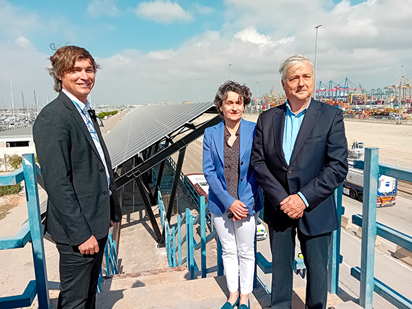 Mar Chao, presidenta del Puerto de Valencia, inauguró la nueva planta fotovoltaica.