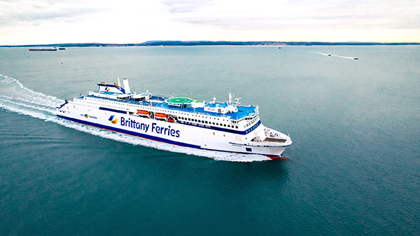Brittany Ferries es una de las navieras que ha renovado flota con la nueva unidad de GNL, lo que ha incrementado el ‘ecobono’ del servicio que cubre. 