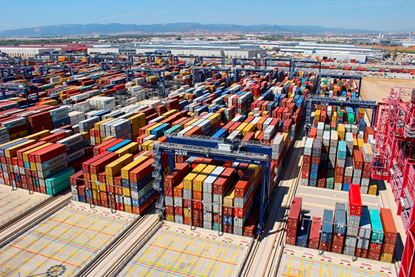 La terminal seguirá ganando capacidad en el muelle Prat.