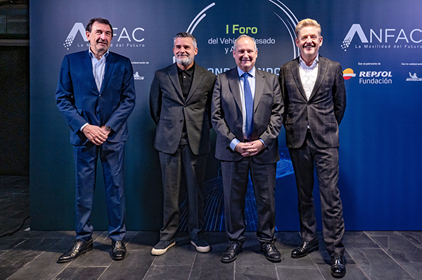José López-Tafall, director general de Anfac; Valero Marín, director general de Cliente de Repsol; Jordi Hereu, ministro de Industria; y Wayne Griffiths, presidente de Anfac. 