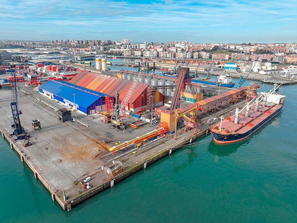 Instalaciones de Grupo Gof en el puerto de Santander.
