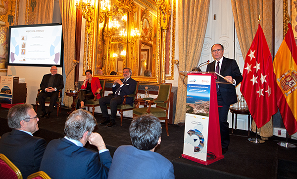 Gerardo Landaluce, presidente de la Autoridad Portuaria Bahía de Algeciras, durante su intervención en el Palacio de Santoña de Madrid. 