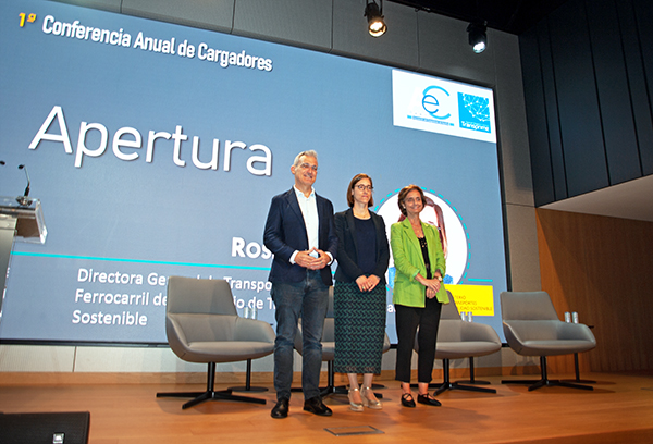 Jordi Espín, Roser Obrer y Nuria Lacaci, en la inauguración de la Primera Conferencia Anual de Cargadores. 