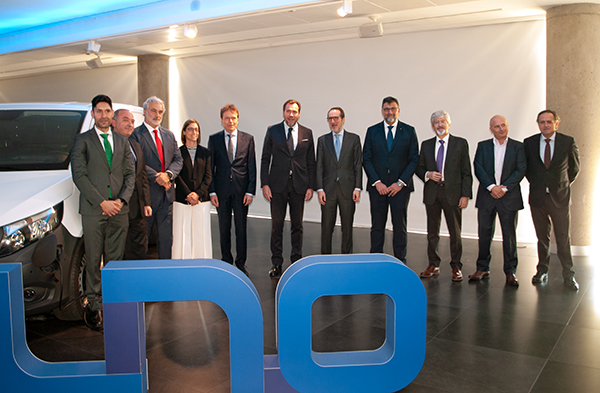 Rafael Aguilera, José Luis Freire, Fernando Carreras, Roser Obrer, Reiner Hoeps, Óscar Puente, Francisco Aranda, Andrés Orejón, Fernando Rodríguez Sousa y Juan Pablo Lázaro, durante la asamblea general de UNO. 