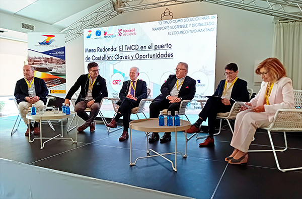 Mesa redonda de operadores celebrada ayer en el puerto de Castellón.