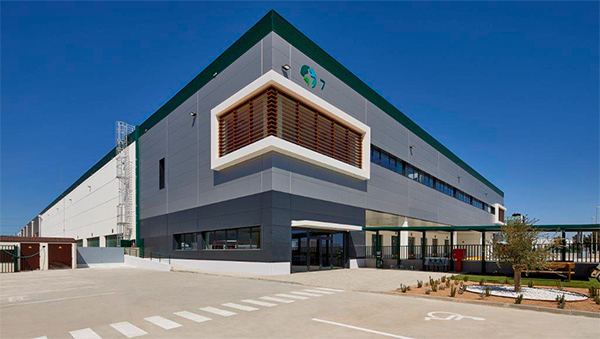 Exterior de la nave alquilada por Prologis a CTT Express en Prologis Park Sant Boi.