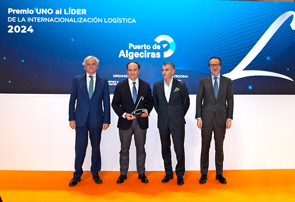 Gerardo Landaluce recogió el premio Líderes de Internacionalización Logística de UNO en nombre de la Autoridad Portuaria de Algeciras.