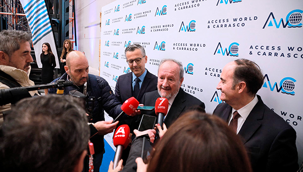 Directivos del Puerto de Algeciras, PJ Carrasco y Access World atendiendo a los medios.