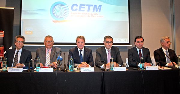 José María Quijano, Ovidio de la Roza, José Antonio Santano, Carmelo González, Alberto Ramírez y Pedro Alfonsel, en la asamblea de CETM.