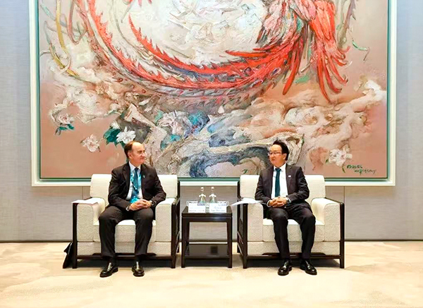 Gerardo Landaluce yTao Chengbo.