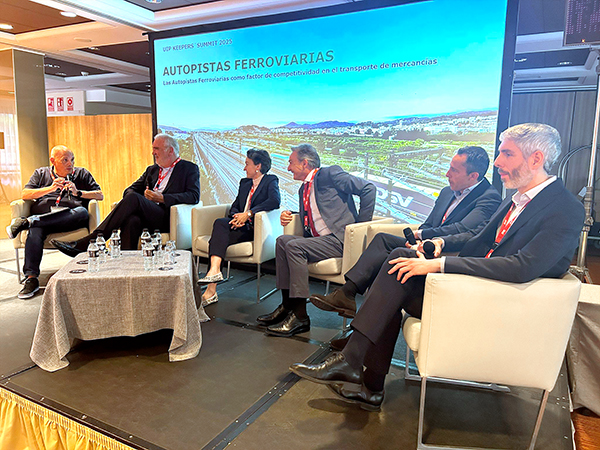 Mesa redonda sobre autopistas ferroviarias.