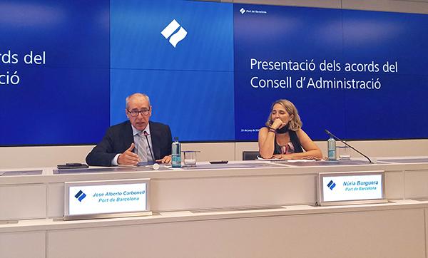 El presidente del Puerto de Barcelona, José Alberto Carbonell y la directora de Comunicación, Núria Burguera.