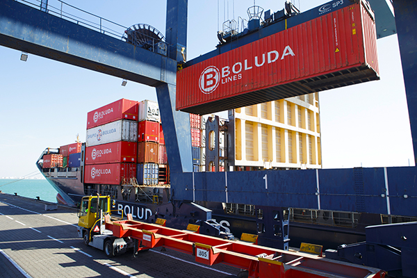 Operaciones de Boluda Lines en la terminal de Concasa en Cádiz.