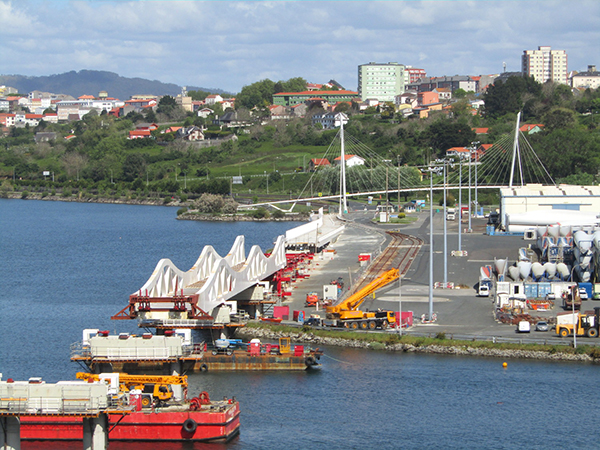 Imagen de la construcción del puente de la ensenada de Malata. Foto: Fhecor.