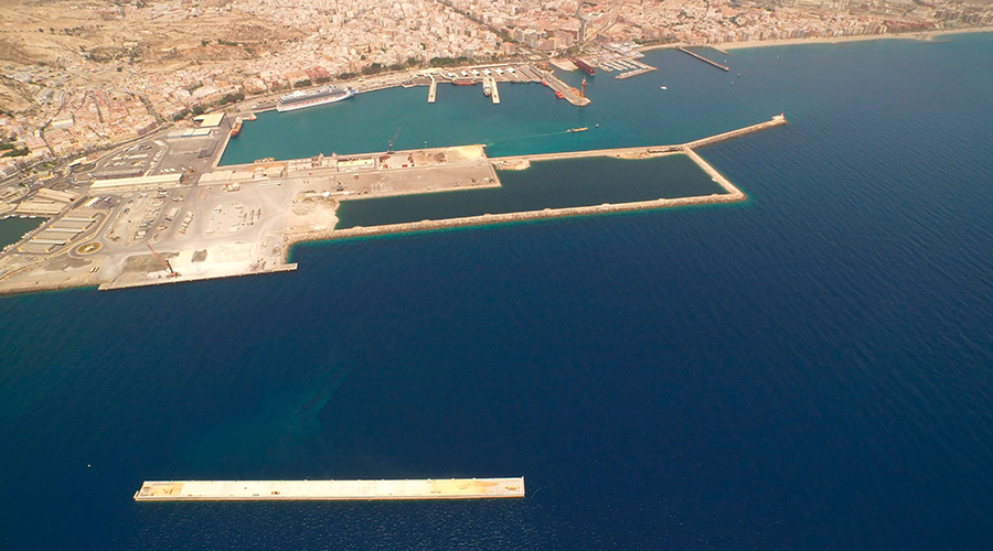 Destacada t17f1 puerto almeria eolico