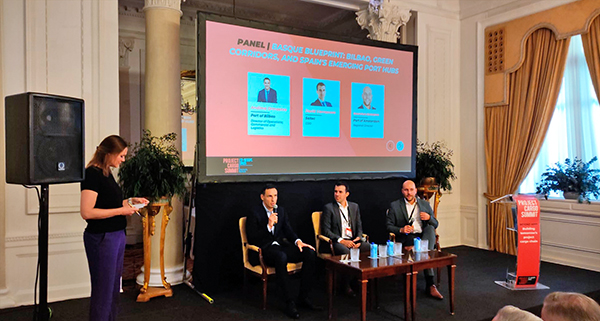 Andima Ormaetxe, del puerto de Bilbao, con David Carrascosa, de Saitec, y 