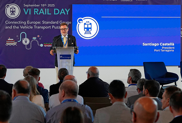 El presidente de la Autoridad Portuaria, Santiago Castellà, inauguró la jornada.