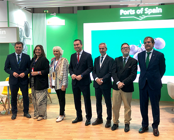 El presidente de Puertos del Estado, Gustavo Santana, junto a los presidentes de autoridades portuarias presentes en la inauguración de la feria. 