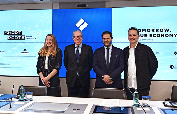 De izquierda a derecha, Nadia Quevedo,comisionada de Promoción Económica, Comercio y Restauración del Ayuntamiento de Barcelona; José Alberto Carbonell, presidente del Puerto de Barcelona; Ugo Valenti, director del Tomorrow Blue Economy World Congress y del Smart City Expo World Congress; y Stewart Sarkozy-Banoczy, director ejecutivo del World Ocean Council.