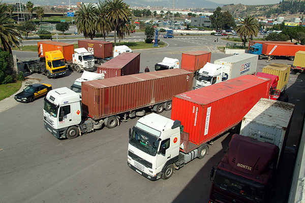 El sector pide aparcamientos en las proximidades al puerto.