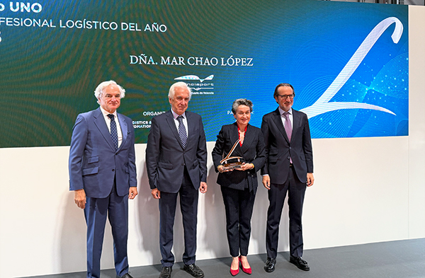 Mar Chao, presidenta de la Autoridad Portuaria de Valencia, recibió el Premio UNO al Profesional Logístico del Año 2025.