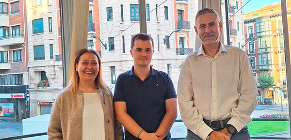 Marta Alonso, Jon Irasuegui y José Luis Negrete, de Kaleido Logistics en Bilbao.