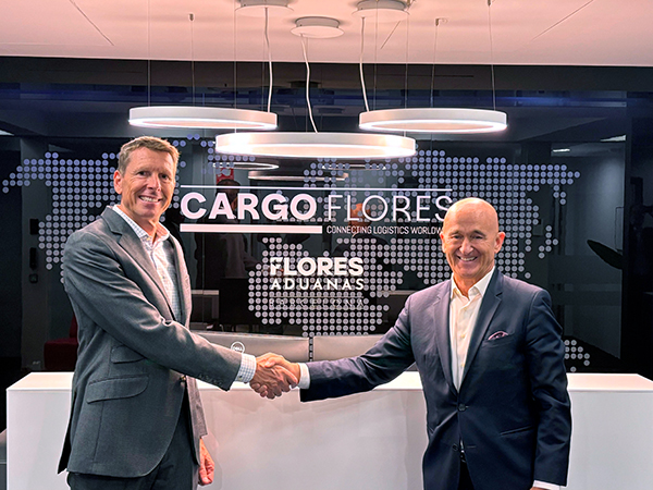 Rafael Torres (NGL Gondrand Spain) y Xavi Casinos (Cargo Flores).