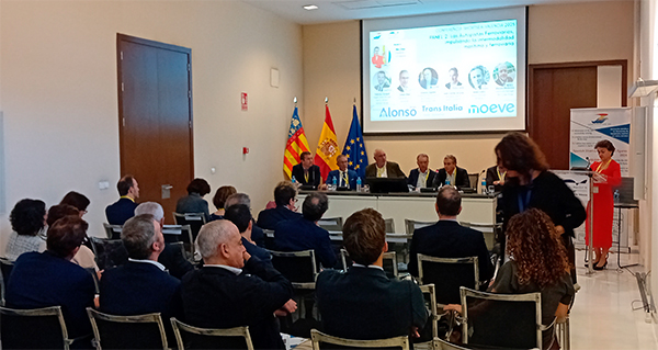 Alta participación en la conferencia.