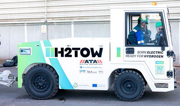 Imagen del nuevo tractor del proyecto H2Tow que empleará Bunge Ibérica en el puerto de Bilbao.