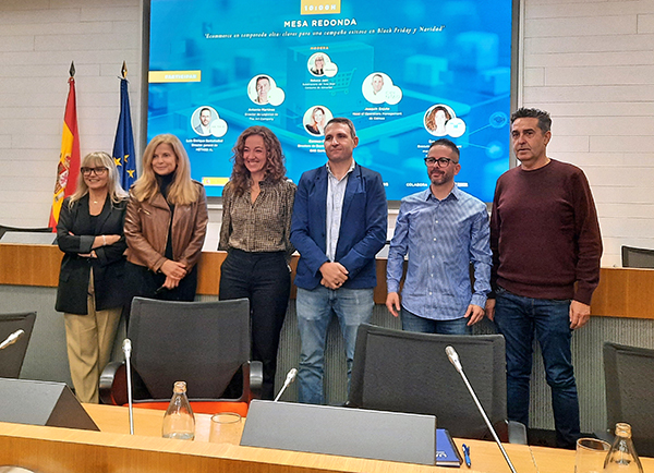 Rebeca Jaén (moderadora), Carmen Gil (GXO Iberia), Eva Basanta (Randstad), Joaquín Enjuto (Cainiao), Luis Enrique Santaisabel (Method XL) y Antonio Martínez (The Art Company).