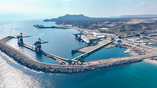 Imagen aérea del puerto de Carboneras.