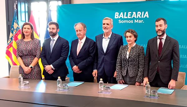 Firma del protocolo entre Baleària y los puertos de Valencia y Baleares.