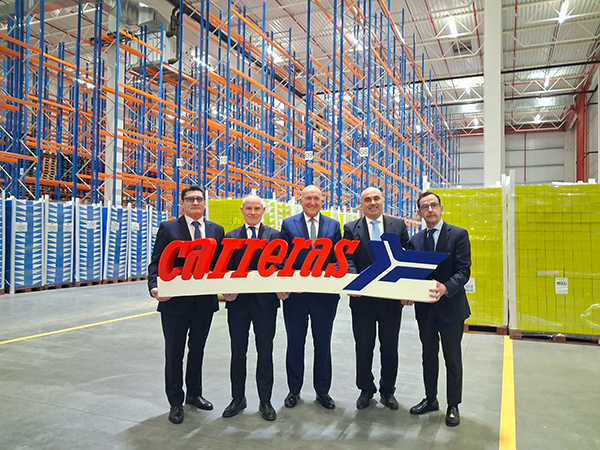 Directivos de Carreras Grupo Logístico junto con el alcalde de Valladolid y el