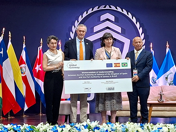 Firma del acuerdo entre los puertos de Santos y Valencia.