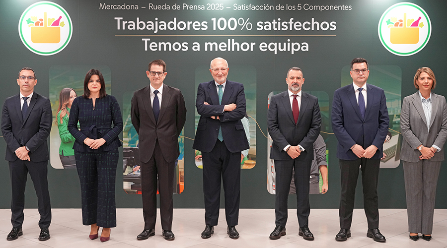 Destacada web 1 Juan Roig y miembros del Comité de Dirección de Mercadona tras la celebración de la Rueda de Prensa 2025