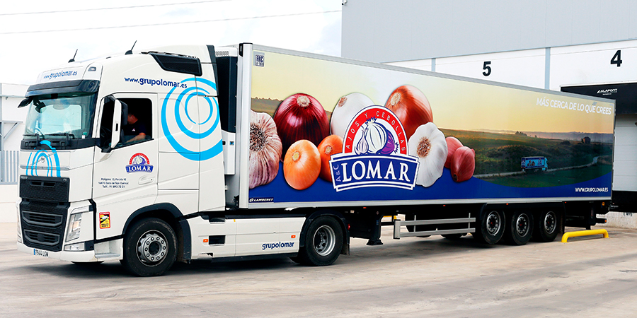 Destacada camion-lomar