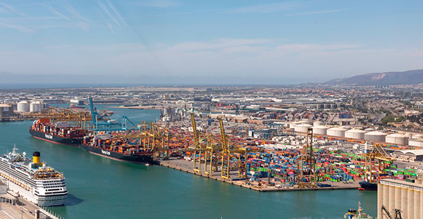Vista aérea del puerto de Barcelona.