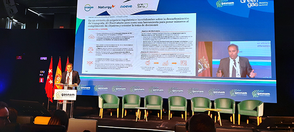 Óscar Barrero, socio responsable de Energy & Utilities de PwC, presentó el Observatorio para la descarbonización del transporte. 
