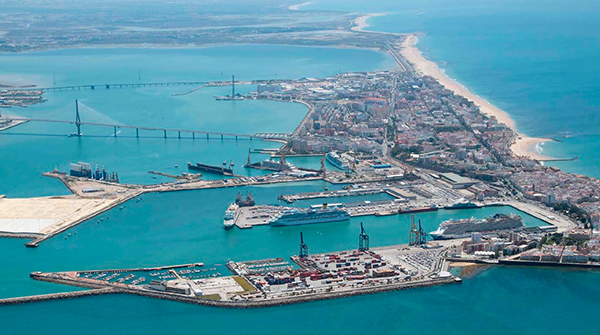 Vista del puerto de Cádiz.